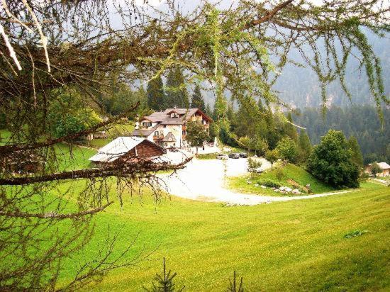 Rifugio Caltena Fiera Di Primiero Exterior foto