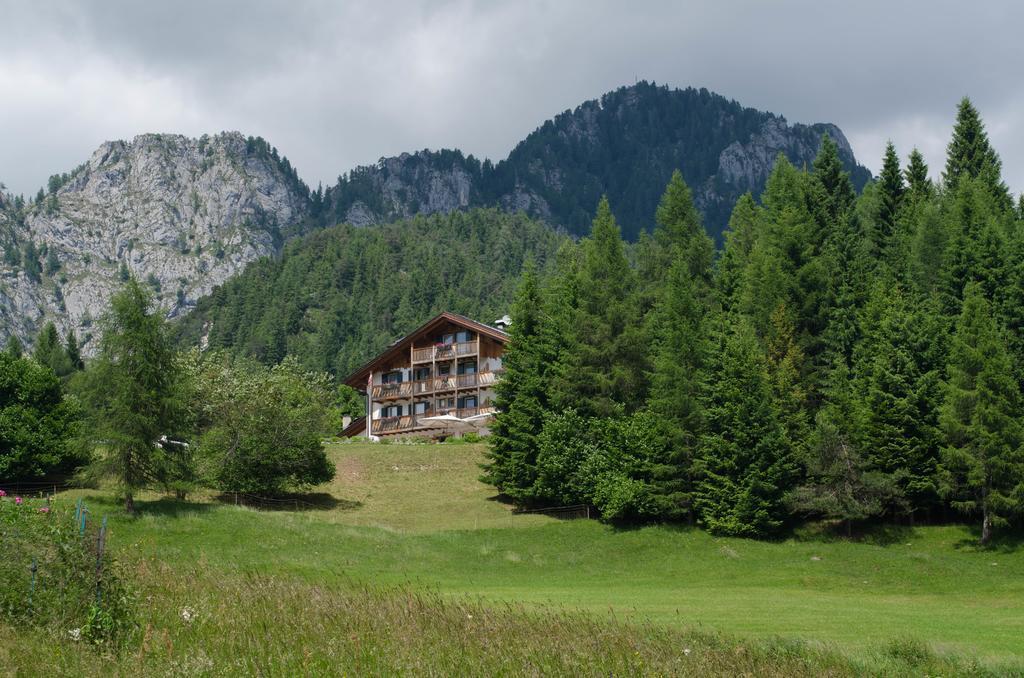 Rifugio Caltena Fiera Di Primiero Exterior foto